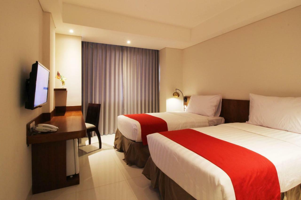 Signature Seminyak Hotel Exterior photo